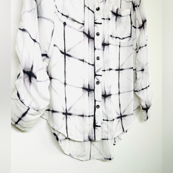 Rock & Republic Tie Dye Button Down Collar Blouse - Picture 4 of 6